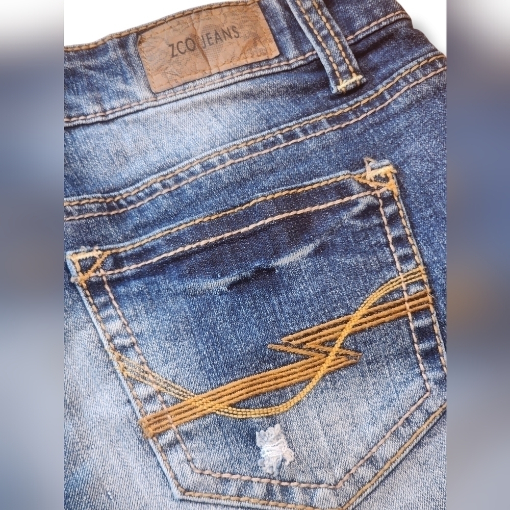ZCO Jean Shorts Cutoff Distressed Flower Stitched Y2K Festival Size 11 N… - Picture 9 of 11